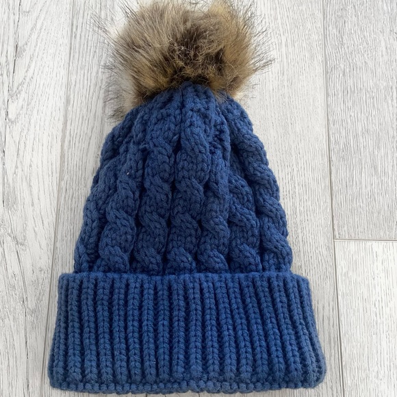 Navy blue knitted beanie - Picture 2 of 2